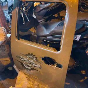 در عقب راننده وینگل